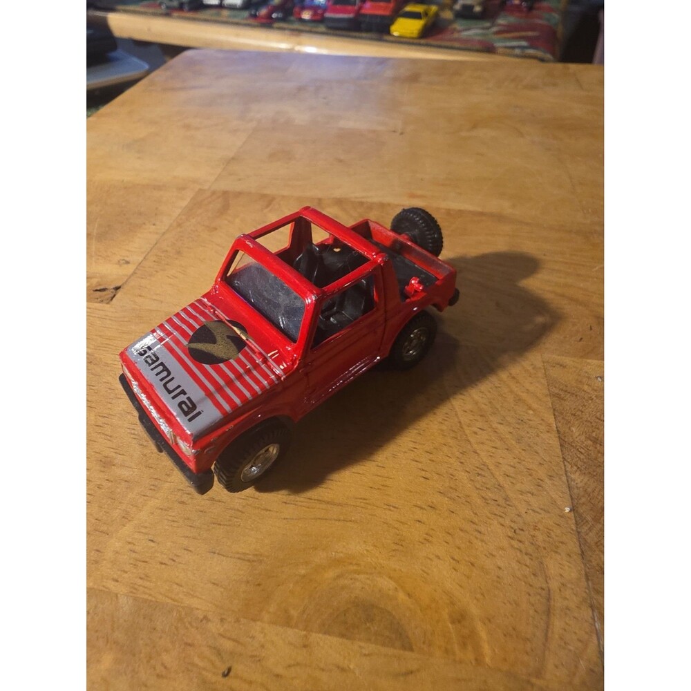 Maisto Suzuki SJ413Q Samurai Die Cast Car